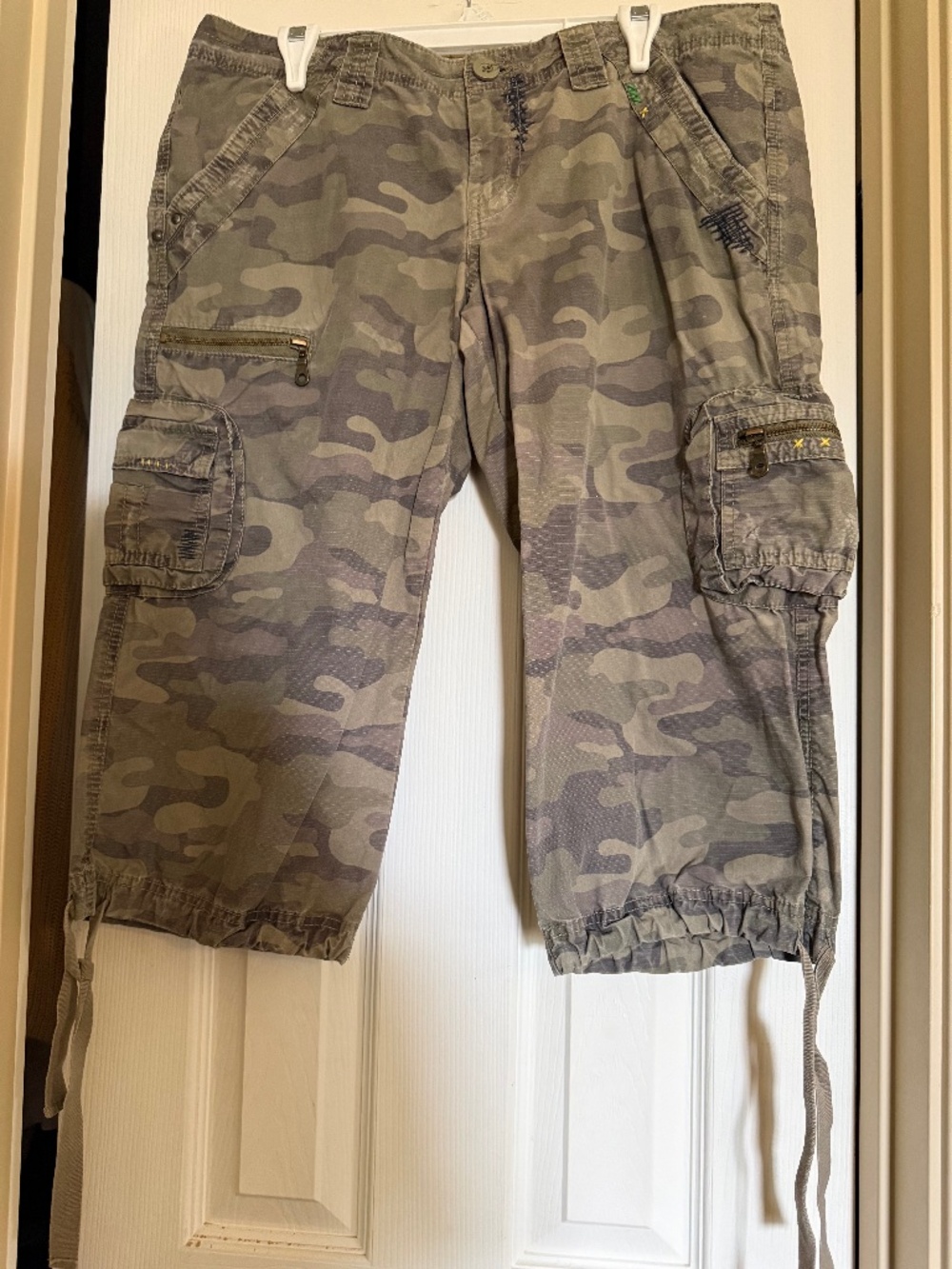 Old Navy Camo Capri's